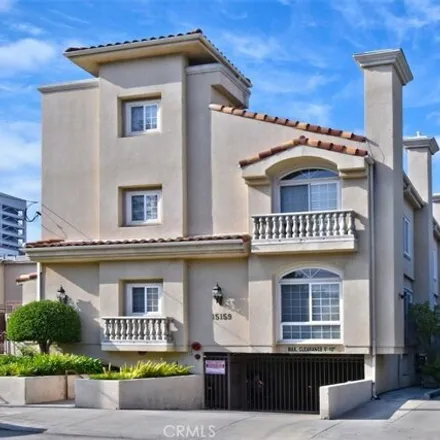 Rent this 3 bed condo on 15191 Dickens Street in Los Angeles, CA 91403