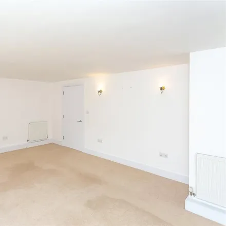 Image 5 - 107 Judge Street, North Watford, WD24 5AW, United Kingdom - Apartment for rent