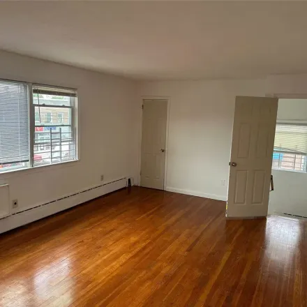 Image 3 - 139-02 101st Avenue, New York, NY 11435, USA - Apartment for rent