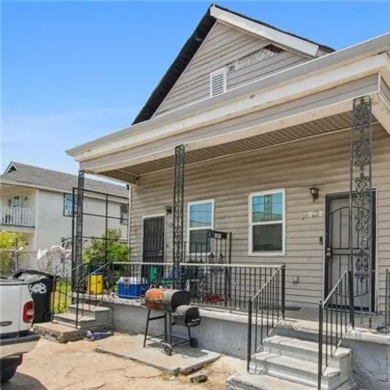 Buy this 4 bed house on 1401 South Roman Street in New Orleans, LA 70125