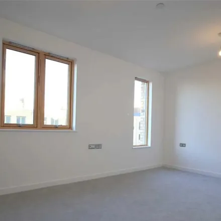 Image 4 - Cornelius House, Handley Page Road, London, IG11 0UF, United Kingdom - Townhouse for rent