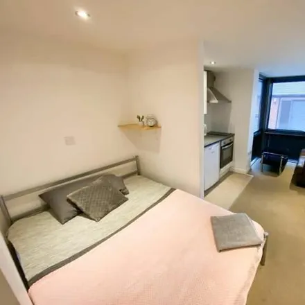 Rent this studio apartment on 7 Holberry Close in Sheffield, S10 2FQ