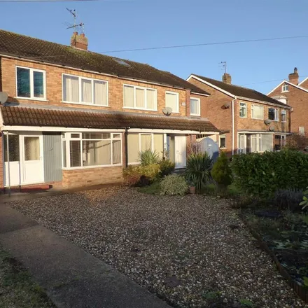 Rent this 3 bed duplex on 30A Skillings Lane in Brough, HU15 1BQ