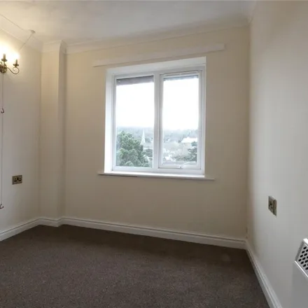 Image 5 - North Wales Expressway, Colwyn Bay, LL28 4BS, United Kingdom - Apartment for rent