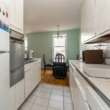 Image 5 - 35-10 150th Street, New York, NY 11354, USA - Apartment for sale