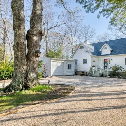 Rent this 3 bed house on 1270 Trumans Path in East Marion, Southold