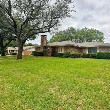 Image 2 - 298 Southwest Rand Drive, Burleson, TX 76028, USA - House for sale
