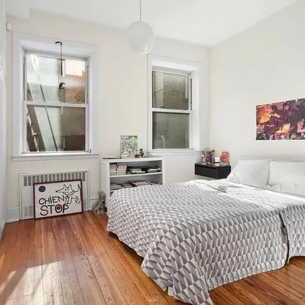Rent this 4 bed townhouse on 47 West 12th Street in New York, NY 10011