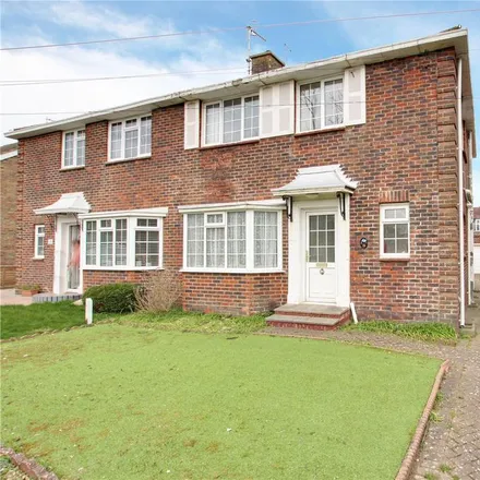 Rent this 3 bed duplex on Southview Gardens in Worthing, BN11 5HS