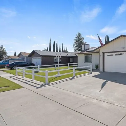 Image 3 - 843 Belmont Street, Tulare, CA 93274, USA - House for sale