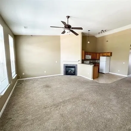 Image 3 - 14427 Vauxhall Drive, Sterling Heights, MI 48313, USA - Townhouse for sale