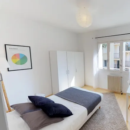 Rent this 5 bed room on 12 rue des Hospices