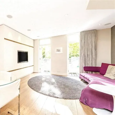 Image 1 - 4 Lansdowne Mews, London, W11 3AA, United Kingdom - House for rent