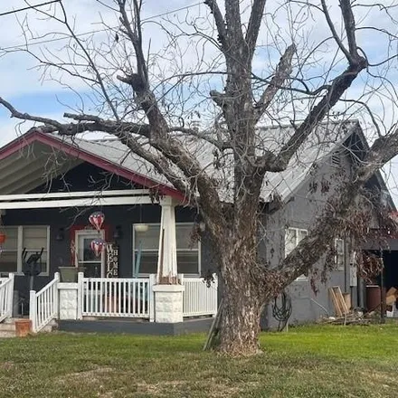 Rent this 3 bed house on 434 East College Street in Llano, TX 78643