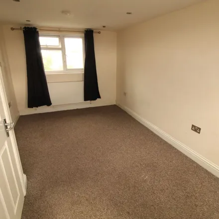 Rent this 5 bed apartment on Stuart Avenue in London, NW9 7AU