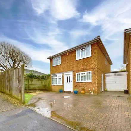 Buy this 4 bed house on Challenor Close in Finchampstead, RG40 4UJ