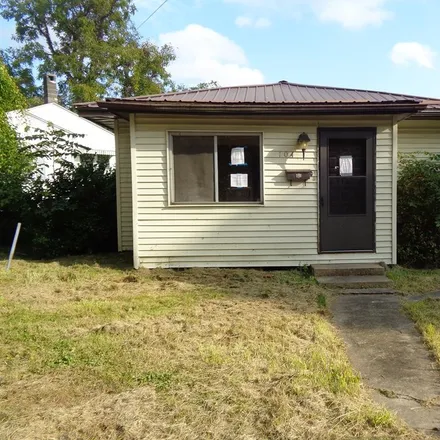 Buy this 3 bed house on 104 Ridge Avenue in Beckley, WV 25801