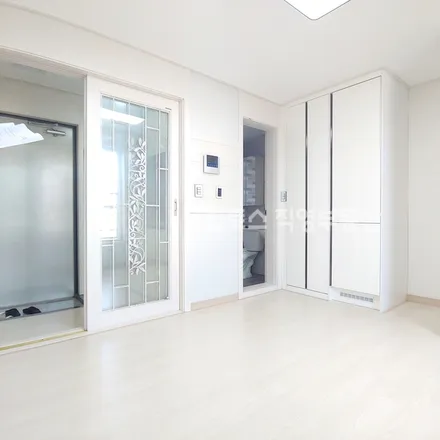 Rent this studio apartment on 서울특별시 강남구 대치동 925-15