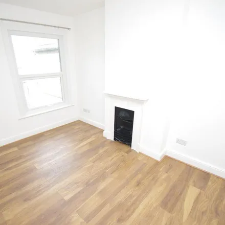 Rent this studio room on 346 Whippendell Road in Holywell, WD18 7BX