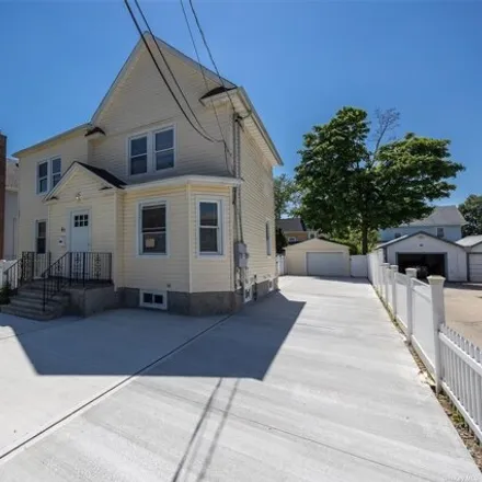 Rent this 3 bed house on 81 Lynbrook Ave Unit 1ST in Lynbrook, New York