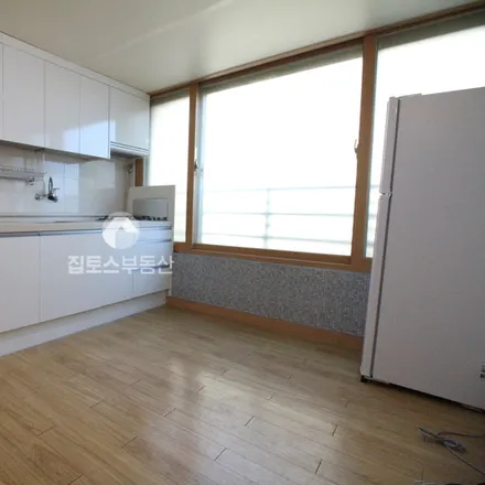 Rent this studio apartment on 서울특별시 서초구 반포동 726-15