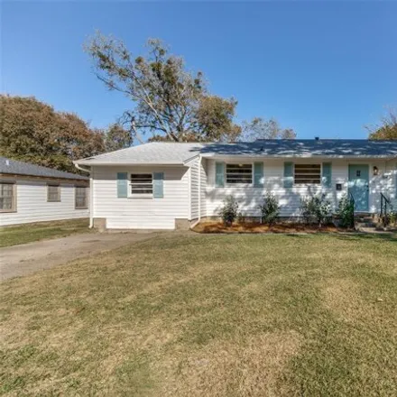 Rent this 3 bed house on 814 Nash Street in Rockwall, TX 75087