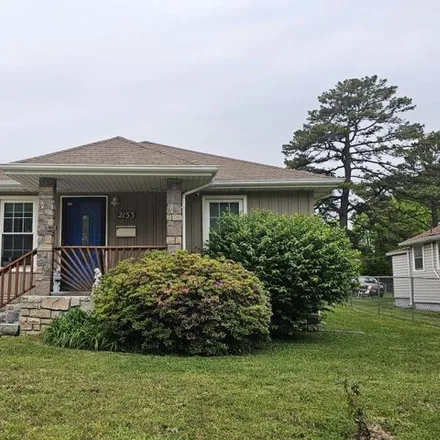 Image 1 - 2155 North Nettleton Avenue, Springfield, MO 65803, USA - House for sale