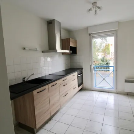 Rent this 3 bed apartment on 40 Rue de la Fraternité in 47300 Villeneuve-sur-Lot, France