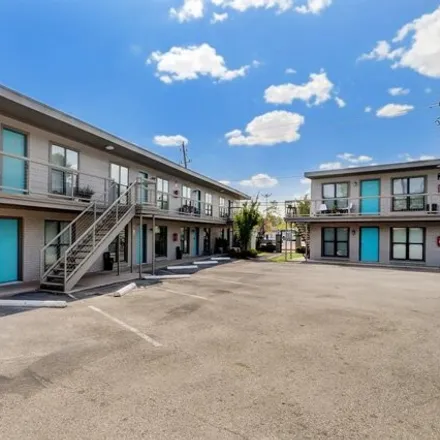 Rent this 2 bed apartment on Oak Forest Baptist Church in West 43rd Street, Houston