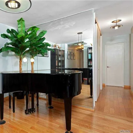 Buy this 3 bed condo on Grand Central Parkway in New York, NY 11368