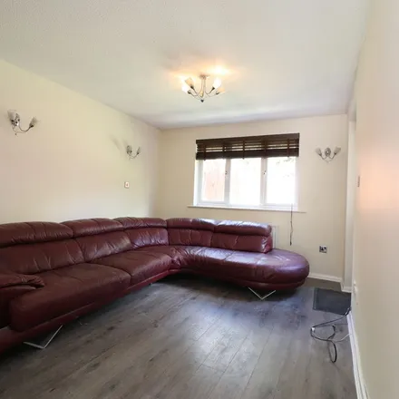 Image 6 - Bairstow Eves, Fleming Road, South Ockendon, RM16 6EW, United Kingdom - Apartment for rent