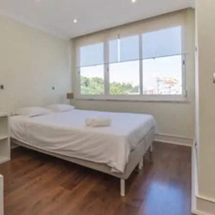 Rent this 4 bed room on Calçada Palma de Baixo