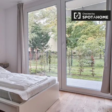 Rent this 4 bed room on Schlüsseldienst am Leo in Nazarethkirchstraße 52, 13353 Berlin