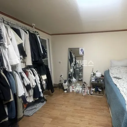 Rent this studio apartment on 서울특별시 강남구 신사동 560-13