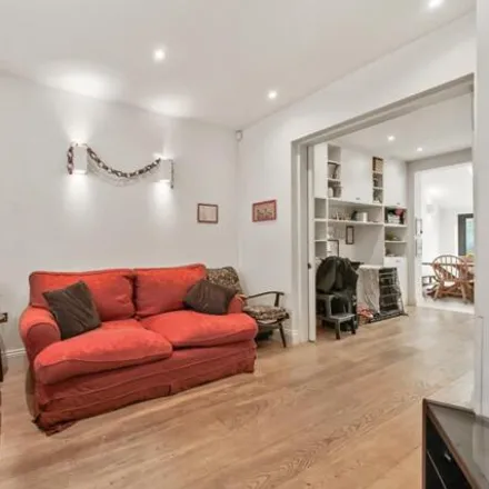 Image 3 - 41 Laurel Gardens, London, W7 3JG, United Kingdom - House for sale