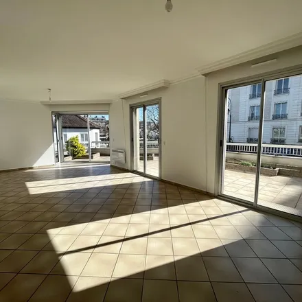 Image 8 - 1 Place Charles de Gaulle, 94100 Saint-Maur-des-Fossés, France - Apartment for rent