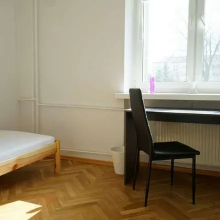 Rent this 4 bed apartment on Szkoła Podstawowa nr 4 in Aleja Marszałka Józefa Piłsudskiego, 92-332 Łódź