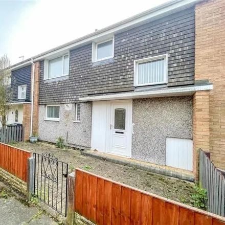Buy this 3 bed townhouse on Edale Close in Bromborough, CH62 8ET