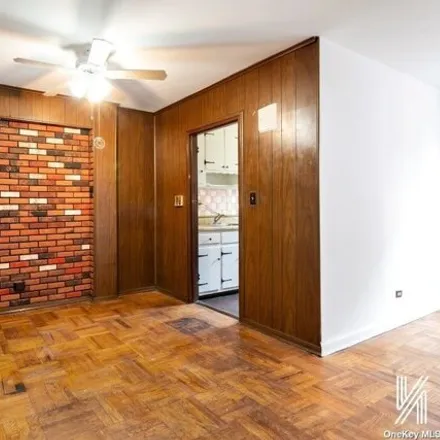 Image 5 - The Coverley, 33-44 93rd Street, New York, NY 11372, USA - Apartment for sale