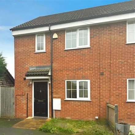Buy this 4 bed duplex on 11 Macs Close in Reading, RG7 5FN