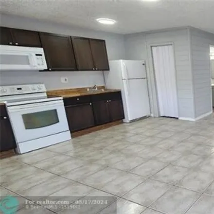 Image 7 - 2472 Cleveland Street, Hollywood, FL 33020, USA - House for rent