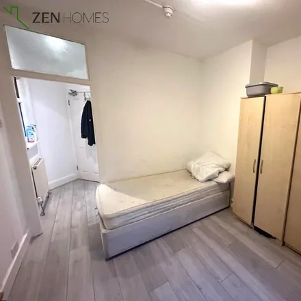 Rent this 1 bed room on Cyprus Road in London, N9 9PG