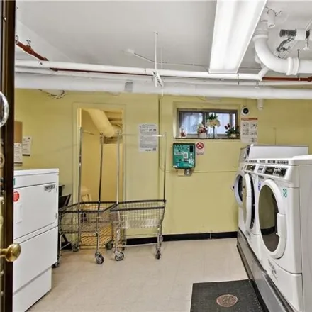 Image 7 - 2105 Wallace Avenue, New York, NY 10462, USA - Apartment for sale