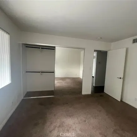 Image 1 - 11899 Chandler Boulevard, Los Angeles, CA 91607, USA - Apartment for rent