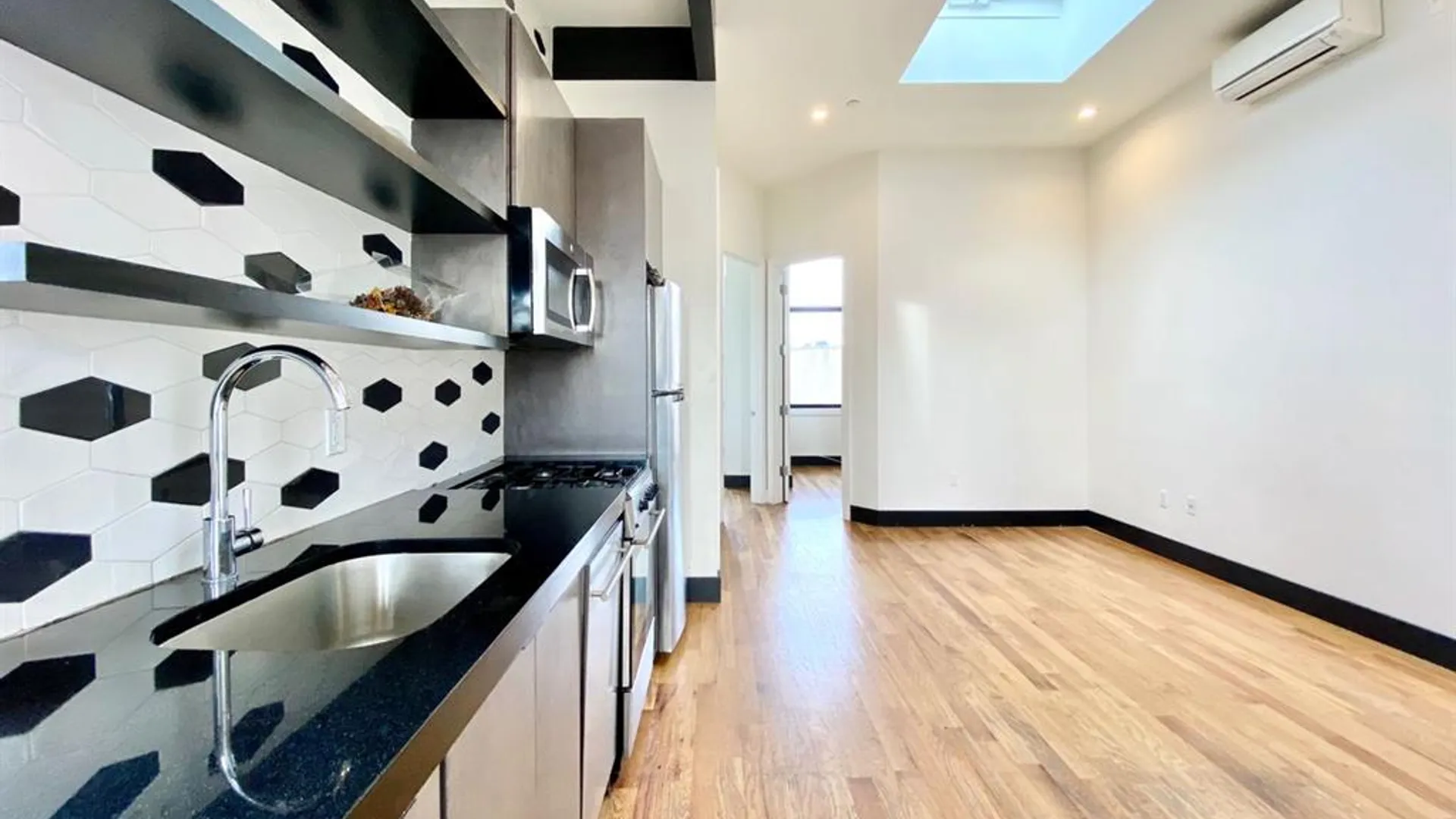 277 Irving Avenue, New York, NY 11237, USA | Room for rent