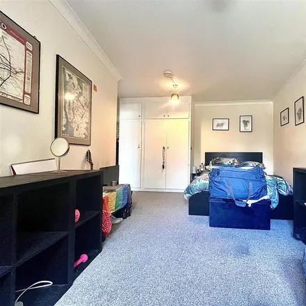 Image 4 - Tiptree Drive, London, EN2 6TY, United Kingdom - Apartment for rent