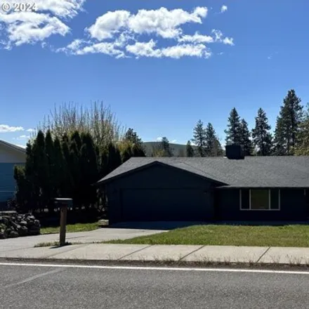 Buy this 3 bed house on 624 Northeast High Street in Goldendale, WA 98620