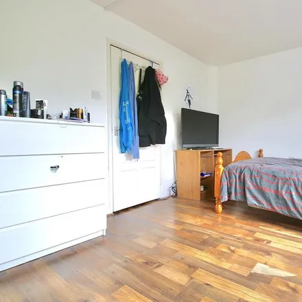 Image 2 - Loweswater House, Southern Grove, Bow Common, London, E3 4QG, United Kingdom - Apartment for rent