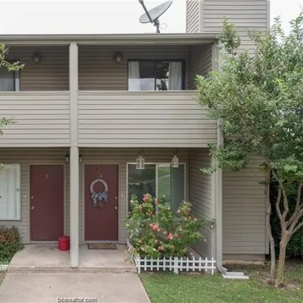 Rent this 2 bed house on The Tap in Harvey Road, College Station