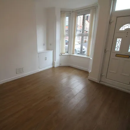 Image 2 - 73 Wilford Crescent West, Nottingham, NG2 2FT, United Kingdom - Townhouse for rent